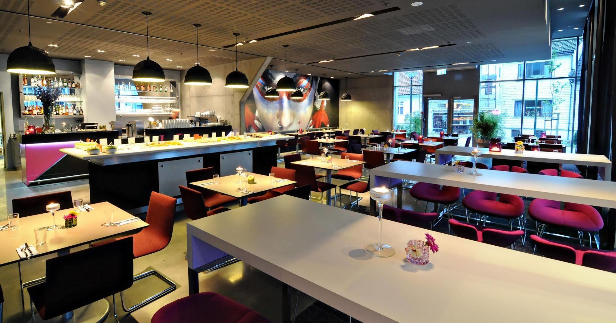 Comfort Square Hotel 4*